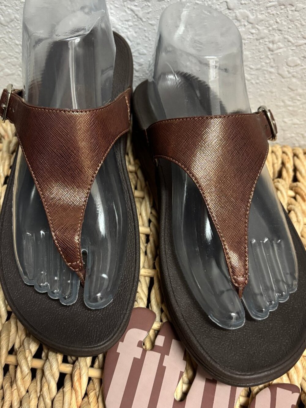 FitFlop 7 Flip Flop The Skinny Sandals Metallic Bronze Side Buckle Thong A96-012